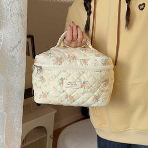 [라일리] Rly 플라워 사각 파우치 손잡이 화장품가방 소품 보관함