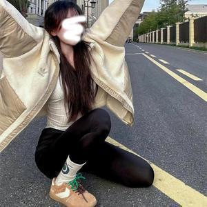 아디다스 쉐르파 바이커 자켓  화이트 HC6603