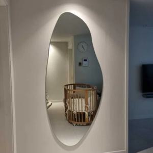 비정형 조약돌벽부착 노프레임 전신거울