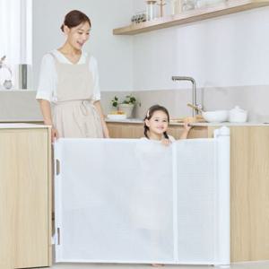 [5% 할인쿠폰]아기 안전문 유아펜스 접이식 울타리 화장실계단주방롤 롤링 스크린 6세대