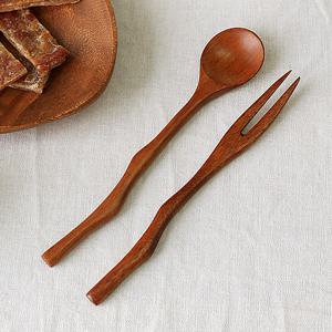 옻칠 나무 나뭇가지 티포크 중