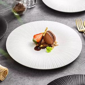 매트블랙 스테이크 파스타 화이트홀 플레이팅 접시