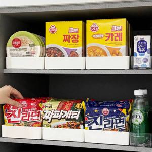 꺼내면 채워지는 자동 라면 디스펜서 무조립 팬트리 수납 정리대