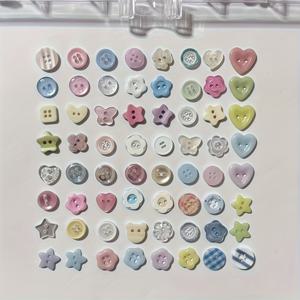 TEMU 30개 플라스틱 버튼 DIY 공예용 - 하트, 별, 꽃, 줄무늬 다양한 모양 & 패턴 - 옷, 스웨터, 모자, 가방용 내구성 있는 재봉 액세서리 - 크리에이티브 프로젝트, 의류 커스터마이징, 장식용 버튼, 유연한 디자인, 매끄러운 마감, 패션 디자이너를 위한 컬렉션