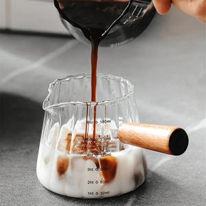 TEMU 1개 나무 손잡이 유리 계량컵 - 180ml/6oz 다용도 커피 차 우유 주스 피처, 정밀 액체 측정용 재사용 가능 주방 컵, 이상적인 선물
