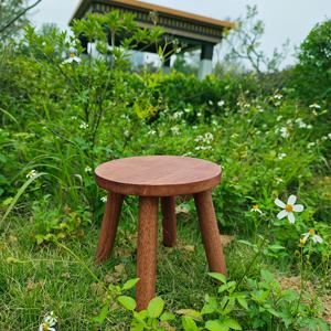 TEMU 1개 세 가지 색상의 나무 스툴 (내추럴, 월넛, 블랙) - 현관 신발장, 거실 커피 테이블 의자, 소파 발받침대, 계단용 스툴, 정원 꽃 전시대, 실내 쇼케이스 스탠드 또는 야외 피크닉 좌석으로 적합, 발 쉬기 의자,파티오 발받침대, 다용도 좌석,컴팩트 가구,고체 목재 구조,내구성 있는 나무,작은 공간 장식|소파|실내화|신발