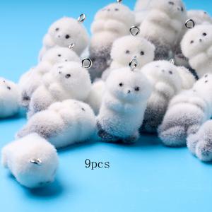 TEMU 9개 세트 귀여운 미니 3D 수달 참, 플록 레진 소재 DIY 귀걸이 만들기, 폰 스트랩, 키체인 및 여성 가방 펜던트. 화이트-그레이 컬러의 유니크 글래이셔 시리즈 – 크리스마스 & 눈 테마 파티 장식에 완벽한 액세서리|핸드폰스트랩