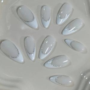 TEMU 스파클링 라인석 가장자리가 있는 수제 아몬드 모양 화이트 프렌치 팁 프레스온 네일 10개 세트 - 중간 길이, 광택 마감, 캐주얼 의상용 우아하고 미니멀한 디자인, 핸드메이드 아몬드 네일
