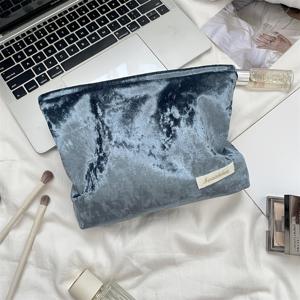 TEMU 여성용 벨벳 메이크업 백, 스타일리시하고 휴대하기 좋은 대용량 화장품 및 세면도구 수납 파우치, 클러치 역할도 가능