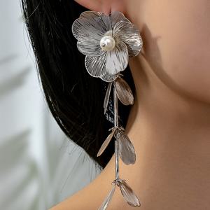 TEMU 여성을 위한 우아하고 달콤한 하트 모양 플라워 귀걸이 한 쌍, 휴일, 생일, 데이트, 결혼식, 파티, 쇼핑, 비즈니스 캐주얼 복장에 완벽, 데이트 나이트 주얼리, 플로럴 귀걸이, 하트 모양 플라워 디자인, 은귀걸이, 귀거리여성, 귀걸이 특이한, 귀걸이 드롭, 화려한귀걸이, 귀걸이 화려한, 드롭귀걸이, 롱귀걸이
