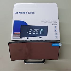TEMU 1pc 현대적인 디지털 알람 시계, 온도 및 습도 기능, 스누즈 방지, 세련된 은색 베이스, USB 전원, 기숙사 및 집 장식용 비정상적인 모양, 크리스마스, 생일, 휴일, 귀여운 알람 시계, 기숙사 시계, 현대 시계 디자인, 내구성 있는 플라스틱 몸체