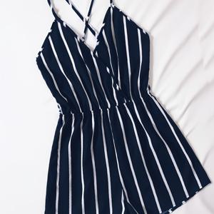 TEMU 여성용 V넥 백리스 스위퍼 반바지 - 블랙 앤 화이트, 캐주얼 비치웨어, 조절 가능한 스트랩, 여름 패션, 휴가 준비, 비치 옷