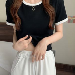 TEMU 여성용 우아한 하이넥 반팔 티셔츠 - 블랙 & 화이트 대비 라운드넥 탑, 슬림핏 캐주얼 & 세미포멀 셔츠, 사계절 레이어링 필수 아이템, 손세탁 가능한 솔리드 컬러 베이스룩