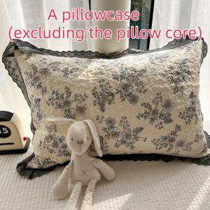 TEMU 1개 블랙 레이스 트림이 있는 꽃무늬 퀼트 베개 커버 - 세탁기 사용 가능, 두꺼운 폴리에스터 침대 베개 보호대, 봉투형 클로저, 48x74cm, 파란색과 녹색 꽃무늬가 있는 화이트, 장식용 베개 커버 | 꽃무늬 베개 | 퀼트 질감