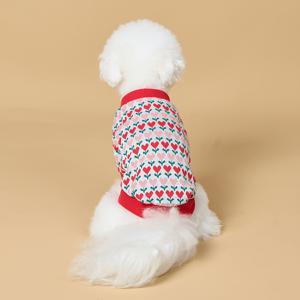 TEMU 1개 소형 & 중형견 스웨터 - 하트 프린트 겨울 코트, 빨간 칼라 & 흰 발바닥, 치와와, 포메라니안, 시츄를 위한 부드러운 재킷 - 크리스마스 & 새해 의상용 아늑한 애완동물 의류, V넥 디자인과 하트 & 눈꽃 패턴, 버튼 클로저로 편안한 착용, 소형견에 이상적, 가을 & 겨울철 따뜻하고 스타일리시, 야외 산책 & 축제 행사에 완벽