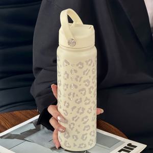 TEMU 1개 800ml 보온 소 & 프린트 스테인리스 여행용 물병 - 내구성 있고 재사용 가능하며 사무실 수분 공급, 야외 모험, 하이킹, 피크닉 및 파티를 위한 디자인 - 가족과 친구를 위한 완벽한 선물, 사무실 수분 공급 | 세련된 여행용 물병 | 튼튼한 구조