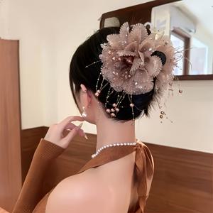 TEMU 깃털 비즈 태슬 꽃 머리핀, 증가된 머리 볼륨을 위한 푹신한 모란 꽃 그랩 클립, 우아한 머리 꽃 액세서리를 위한 샤크 클립, [365일 사용 가능, 194개 국가에서 사용 가능, 11개의 축제에 사용 가능]