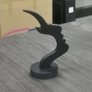 TEMU 1개 아티스틱 커브드 안경 거치대 - 블랙 디자인, 내구성 있는 플라스틱, 안경 보관용 안전 솔루션, 데스크탑 및 침대 옆 장식에 이상적, 사무실 및 가정 선물, 세련된 모던 룩, 견고한 구조, 여성용 안경 케이스