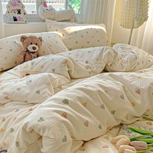 TEMU 여름 신상! 귀여운 3색 하트 패턴. 세탁 가능한 폴리에스터 소재. 세탁기 사용 가능. 4pcs 시트 세트. 매트리스 커버 1개, 이불 커버 1개, 커버 케이스 2개 포함. 통기성 좋고 세척 용이. 이불 또는 솜은 포함되어 있지 않습니다.