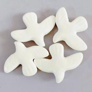 TEMU 4개 세트 대형 세라믹 새 구슬 - 매끄러운 모서리의 우아한 비둘기 참, DIY 주얼리 제작용, 목걸이 & 귀걸이, 결혼식 및 기념일 공예 - 내구성 있는 세라믹 구슬 (33.5x42mm) - 초보자와 전문가 모두에게 완벽한 핸드메이드 액세서리, 미니멀 디자인, 광택 마감, 공예 애호가를 위한 제품