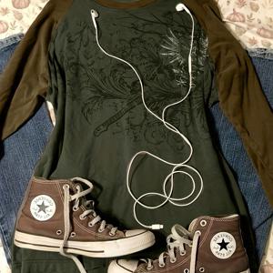 TEMU 여성용 Y2K 빈티지 플로럴 프린트 티셔츠 - 올리브 그린 & 브라운 컬러블록, 비침 방지 기계 세탁 가능 캐주얼 상의, 콘서트 및 일상복, 레트로 2000년대 패션 티, 스트릿웨어 스타일, 청키 레이스업 스니커즈, 편안한 핏, 포인트 아이템, 어른용|여성운동화