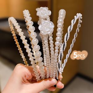 TEMU 5개 세트 소녀용 모조 진주 머리끈 - 우아한 화이트 모조 진주 꽃 디자인 헤어 액세서리, 청소년을 위한 안전한 고정, 일상 및 특별한 날에 완벽한 선물, 생일, 결혼식, 프롬용 귀여운 헤어 액세서리, 세련된 헤어밴드, 내구성 있는 헤어밴드, 청소년 패션, 비직물 헤어밴드, 꽃 장식, 청소년 패션