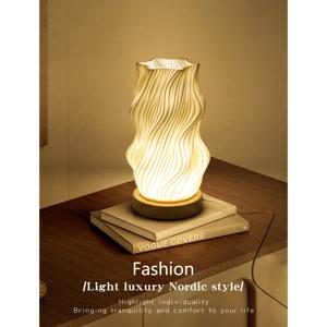 TEMU 1 고급스러운 질감 조각 램프, 레이어드 웨이브 디자인, 홈 리딩용 부드러운 조절 가능한 조명, 레저 모임 또는 작은 공간에 적합, 독특한 꽃 장식 스탠드 포함, USB 충전식(배터리 미포함), 나이트스탠드 테이블 램프, 테이블 램프, 스탠드 램프, 책상 램프, 방/침실용 램프, 침대 옆 램프, 거실용 램프|침대협탁|식탁조명
