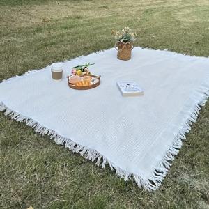TEMU 내구성 있는 경량 방습 나일론 캠핑 러그 PVC 백킹 & 패셔너블 태슬 가장자리 - 손세탁/기계 세탁 가능 피크닉 매트, 잔디, 텐트, 야외 여행, 결혼식용 - 사계절 사용, 캠퍼 액세서리, 장식 프린지 가장자리