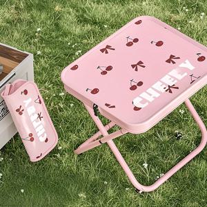 TEMU 휴대용 접이식 캠핑 의자 수납 파우치 포함 - 내구성 있는 철제 프레임, 경량 컴팩트 디자인, 핑크색에 흰 글씨 & 빨간 하트 - 야외, 해변, 피크닉, 여행용