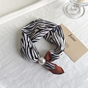 TEMU 여성용 자석 클로저 스카프 - 프린트, 가벼운 사계절 목도리, 사무실 & 파티용 우아한 동물 프린트 스카프, 캐주얼 착용, 쉬운 자석 고정, 스타일리시 넥웨어, 부드러운 소재, 직장인 패션 액세서리