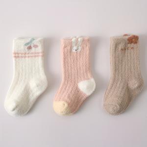 TEMU 3팩 여아용 보온 양말 - 겨울용 두꺼운 발 보호대, 부드러운 코랄 플로크 질감 (미끄럼 방지), 손세탁 전용, 포근한 미드-캘프 부티 & - 동물 및 단색, 혼합