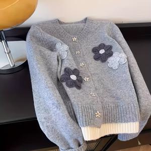 TEMU 여성용 우아한 수제 자수 플로랄 가디건 - 대비 색상 라운드 넥 긴팔, 루즈핏 페이크 투피스 디자인, 기계 세탁 가능 중간 신축성 가을 겨울용, 포근한 가을 의류, 독특한 자수, 내구성 있는 니트웨어, 질감