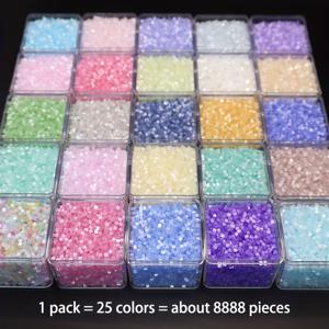 TEMU 8888 비즈 세트, 캣아이 글라스 튜브 비즈, 2mm - DIY 주얼리, 팔찌, 목걸이 및 공예 프로젝트에 적합한 25가지 생생한 색상 - 손바느질, 의류, 가방, 크로스 스티치 액세서리에 완벽함 | 창의적인 수제 아이템 | 원통형 비즈 - 주얼리 만들기 용품|십자수