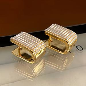 TEMU 2025년 신제품 귀걸이. 황동 금속 항알레르기 소재, 작고 귀여운 모조 진주 장식, 유행하는 U자형 금속 와이드 귀걸이 버클, 유럽과 미국에서 인기 있는 패셔너블 힙합 귀걸이, 여성 생일 선물