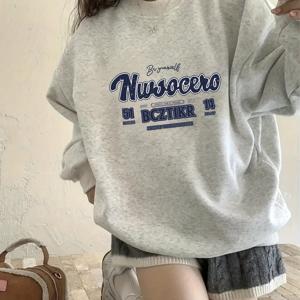 TEMU 소녀용 오버사이즈 크루넥 스웨트셔츠 - 부드러운 파스텔 그레이와 블루 레터링, 긴 소매 탑, 일상 및 정장용 - 봄/가을 아동복 - 쉬운 관리 키즈 스웨터, 여아용 스웨트셔츠, 기하학 패턴 상의, 중간 신축성 원단, 학교 복장, 편안한 핏, 편안한 소재, 어린이 풀오버