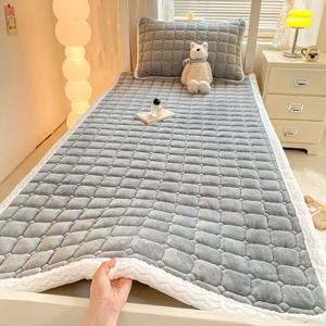 TEMU 1개 초소프트 편안한 슬리키 섬유 패브릭 플러시 얇은 매트리스, 따뜻한 퀼트 침대 패드 (베개커버 미포함), 가을 겨울용 보호 커버 가볍고 통기성 싱글 더블 사이즈 퀸 킹 엑스트라 라지 이상적, 기숙사 용품,게스트룸 침구,세탁기 사용 가능한 패드,주름 방지,계절별 침구,매트리스 보호 커버,홈 데코 애호가,호텔 소유자|이불|매트리스커버|패드