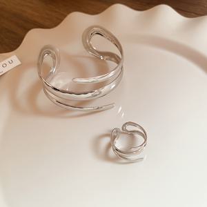 TEMU 유럽 및 미국 스타일의 트렌디한 불규칙 팔찌 + 반지 세트, 실버색 스테인리스 스틸 스타일 여성용 주얼리 패션 우아함 일상 여행 휴가 파티 액세서리