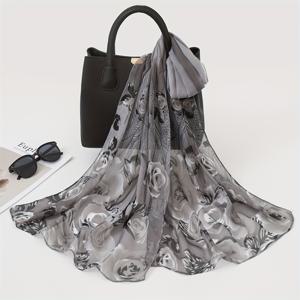 TEMU 1 우아한 플로럴 프린트 쉬폰 숄 - 100% 통기성 폴리에스터 스카프, 핑크 장미와 녹색 잎사귀가 있는 블루 무늬, 가벼운 여름 해변 캐주얼 헤어 액세서리 & 패션 랩, 성숙한 스타일 발렌타인데이 여성 선물용 머리띠, 부드러운 소재