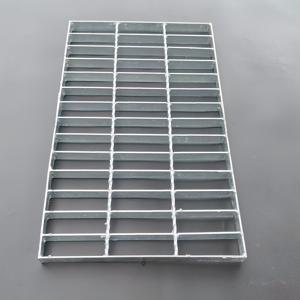 TEMU 핫딥 아연 도금 철망 커버 29.8x49.8cm - 두께 2.4mm, 방청 및 미끄럼 방지, 도시/공장/주차장/주거용/상업 배수 시스템을 위한 용접 메쉬 디자인, 내구성 있는 산업 등급, 바닥용 강철 그리드, 견고한 구조