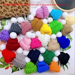 TEMU 24개 미니 손뜨기 모자 크리스마스 병뚜껑 머리장식 플리스 모자 핸드메이드 휴대폰 케이스 키체인 펜던트 액세서리 DIY 아트&크래프트 주얼리 만들기 다양한 색상