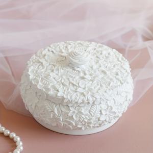 TEMU 럭셔리 주얼리 박스 - 우아한 플로럴 오픈 리드 디자인, 장식 센터 노브 포함 - 홈, 여행 또는 선물용 완벽한 내구성 레진 제작 - 빈티지 플로랄 주얼리 케이스, 대형 보관함, 클래식 디자인, 마감, 기념품 케이스, 웨딩 액세서리, 패션 애호가를 위한 고급 소재