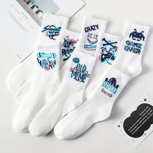 TEMU 8 켤레의 생생한 크루 양말 - 부드러운 폴리에스터 블렌드, 탄력 있는 스판덱스, 기하학적 패턴, 니트 원단, 스케이트보드, 농구 및 일상 착용을 위한 스트리트 스타일