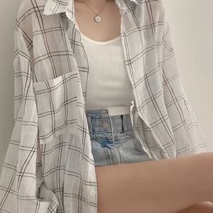 TEMU 여성용 가벼운 긴팔 셔츠 - 클래식 칼라 버튼 프론트 블라우스, 루즈핏 재킷 봄/여름/가을, 오피스, 브런치, 일상복 - 우아한 여성 의류 화이트 & 블루 체크 패턴, 여름 레이어링 피스, 프렌치 시크 스타일, 내구성 있는 원단, 사무실 복장, 통기성 소재, 버튼업 탑, 캐주얼 웨어, 봄 패션, 고급 스티칭, 버튼다운 탑, 패션 애호가