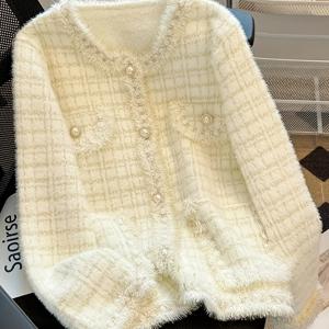 TEMU 진주 버튼 프론트 & 프린지 디테일이 있는 여성용 우아한 가디건 - 부드러운 미디엄 스트레치 라운드 넥 스웨터, 체크 패턴 사계절 레이어링 피스, 캐주얼 또는 포멀 아웃핏용, 다용도 의상 추가, 진주 버튼 클로저, 중간 신축성 원단