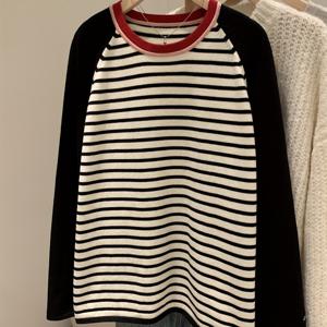 TEMU 여성용 우아한 블랙 & 화이트 오버사이즈 스웨터 - 부드러운 라운드넥 긴팔 겨울 스웨터, 블랙 칼라 & 화이트 커프, 루즈핏 튜닉 스타일 가을/겨울 레이어링, 캐주얼에서 포멀까지 어울리는 세련된 스웨터, 편안한 소재와 섬세한 자수 디테일, 캐주얼 룩에 완벽한 릴렉스핏