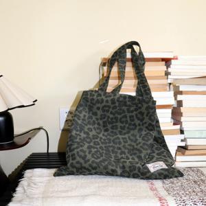 [토제] 레오파드 코듀로이 에코백 (카키)