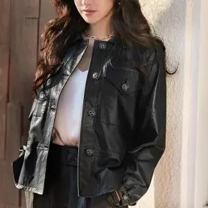 블랑 쥬얼리버튼 FAUX 인조 가죽 자켓