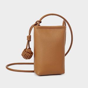 [달라보여]쥬단디 소가죽 크로스백 a04005