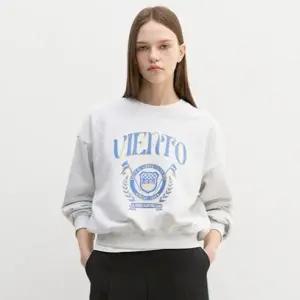 [롯데백화점]시스티나 레터링 자수 맨투맨 AWJTSP11040