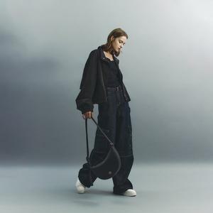 [메트로시티](센텀시티점)하프문 크로스백 미디움 M243MO5102Z